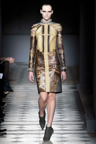 Look 32